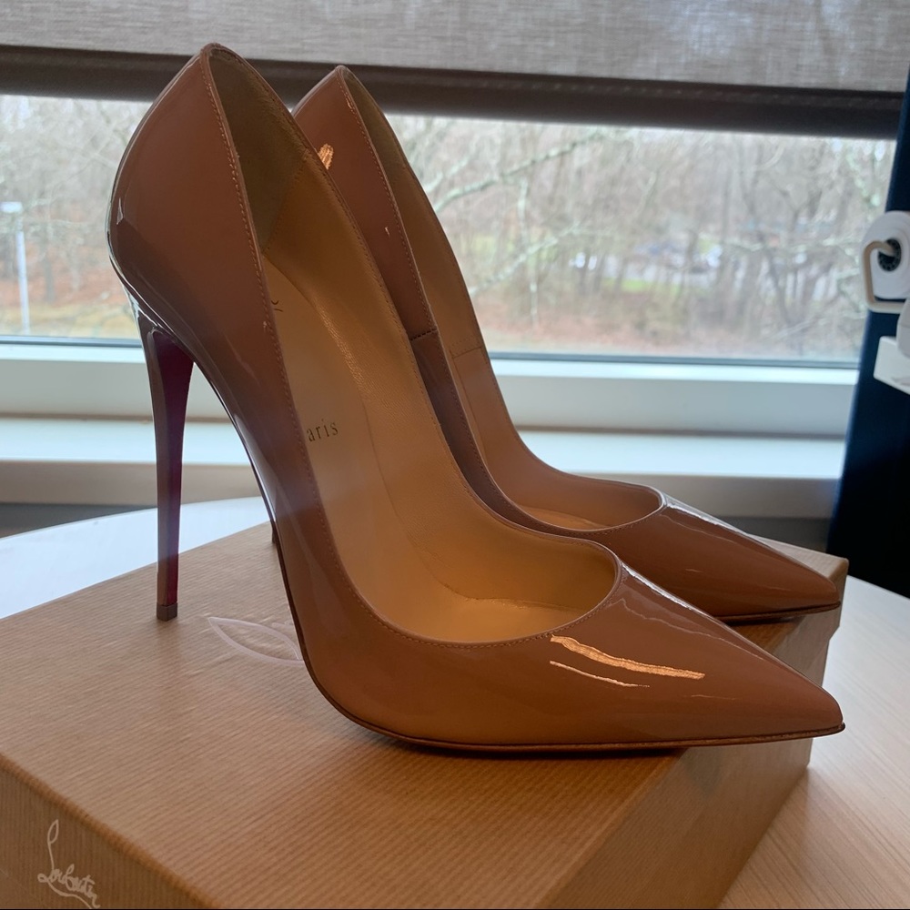 Christian Louboutin So Kate Nude Patent pumps